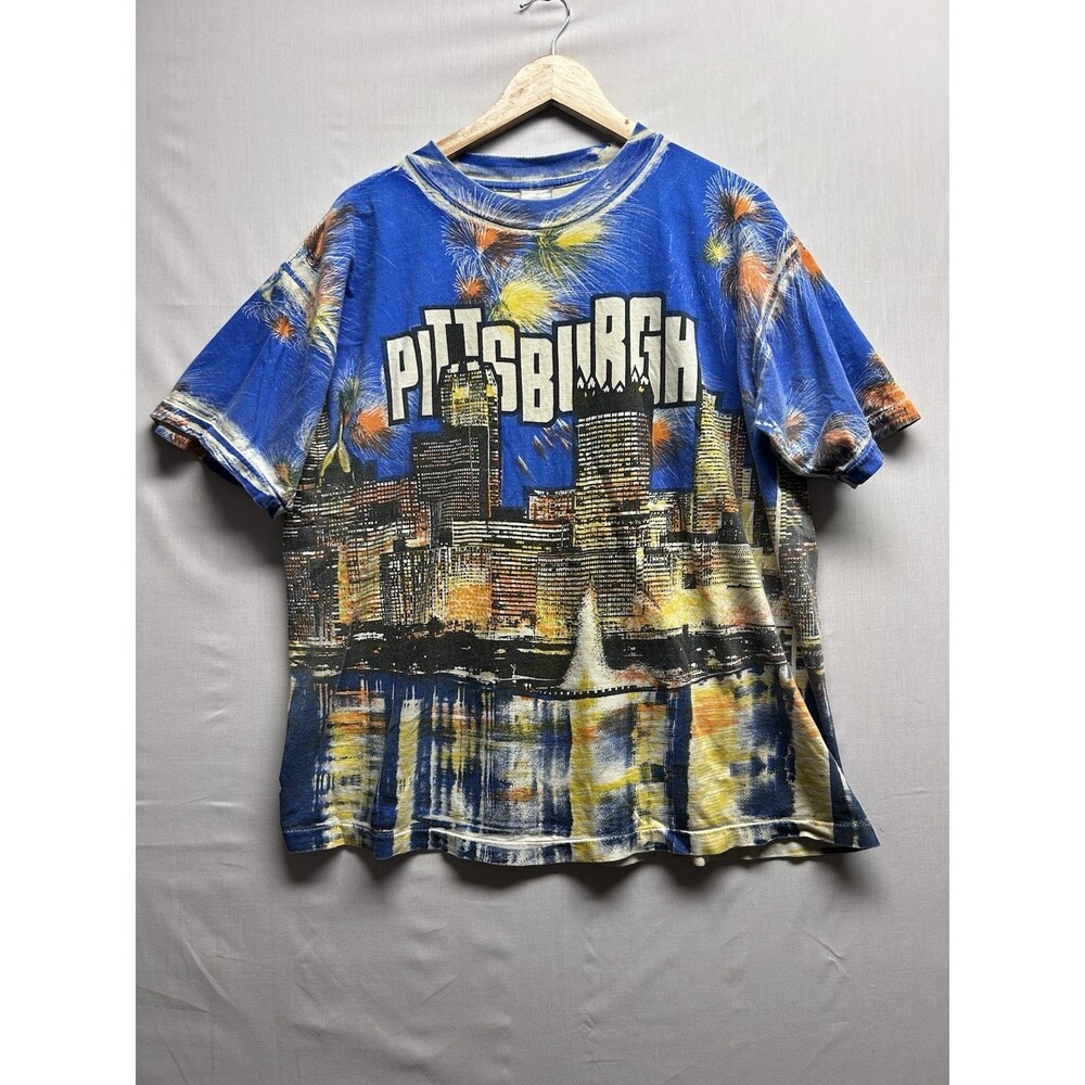 Pittsburgh Fireworks Skyline All Over Print T-Shirt Men XL Single Stitch Vintage